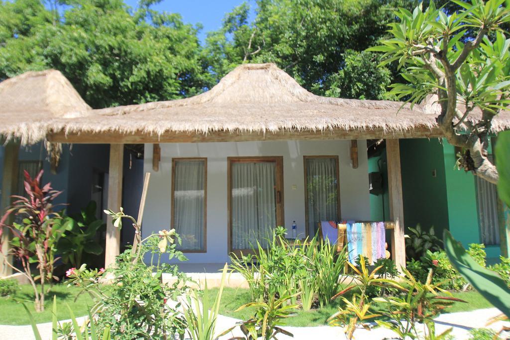 Maha Putri Bungalows Gili Trawangan Bagian luar foto